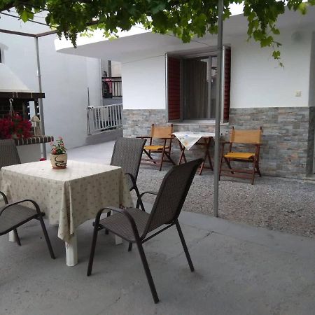 Anastasia' S Guest House เนโอสมาร์มาราส ภายนอก รูปภาพ