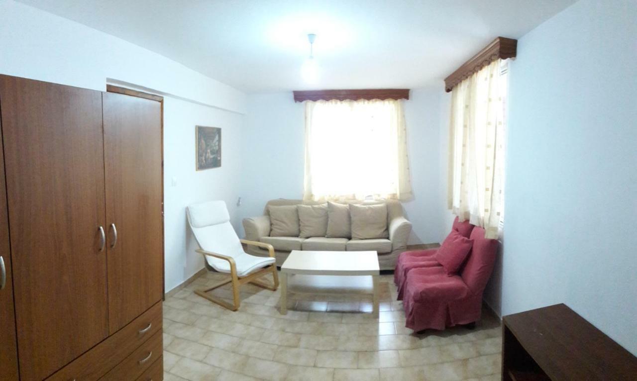 Anastasia' S Guest House เนโอสมาร์มาราส ภายนอก รูปภาพ