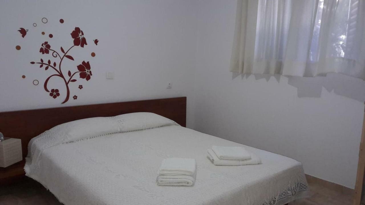 Anastasia' S Guest House เนโอสมาร์มาราส ภายนอก รูปภาพ