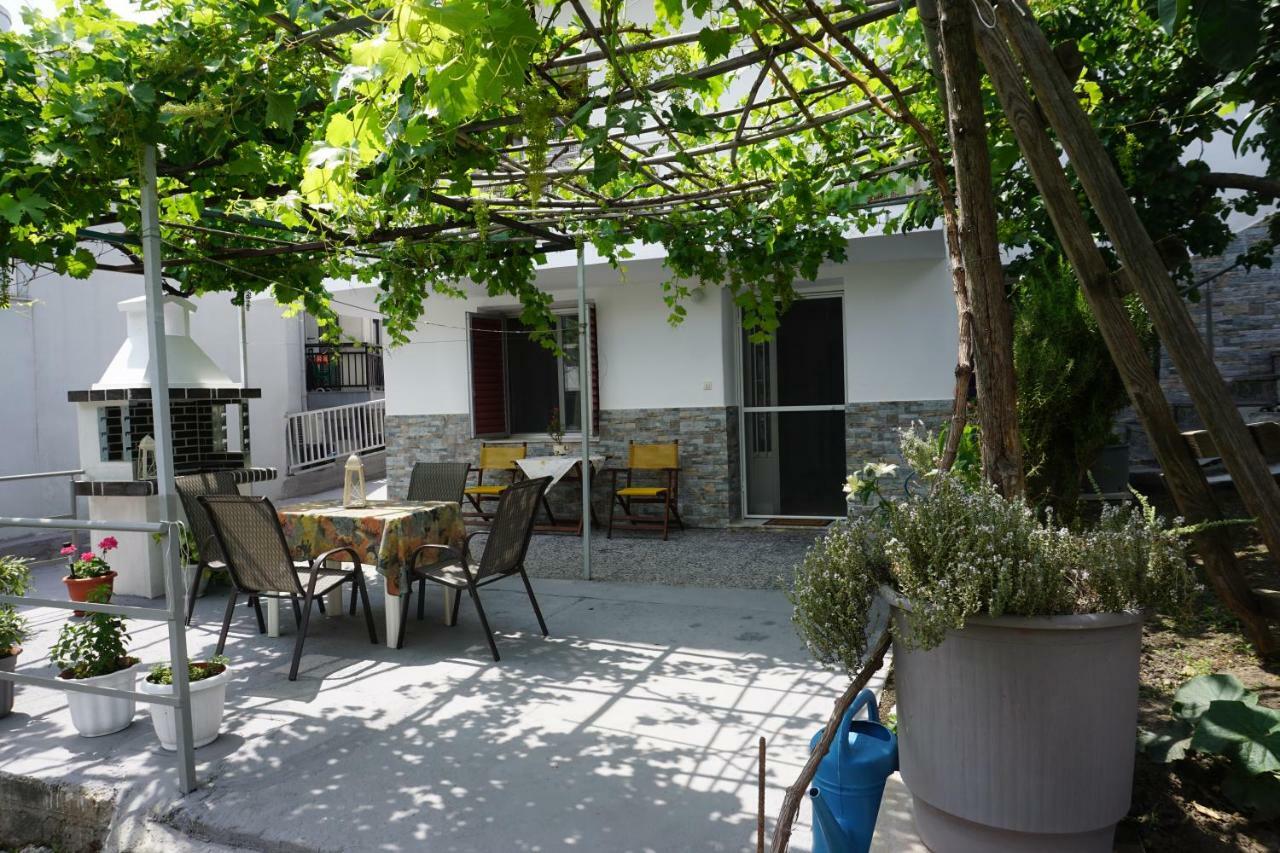 Anastasia' S Guest House เนโอสมาร์มาราส ภายนอก รูปภาพ