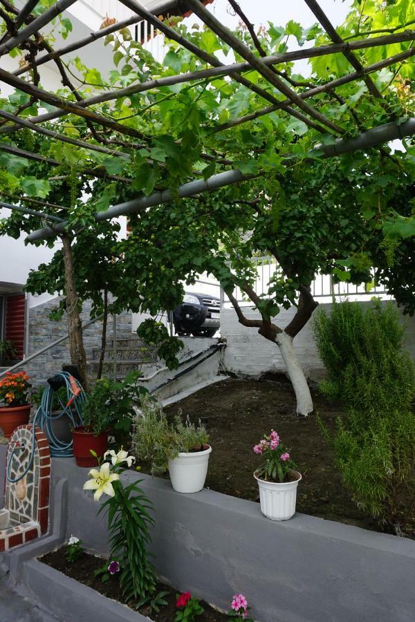 Anastasia' S Guest House เนโอสมาร์มาราส ภายนอก รูปภาพ