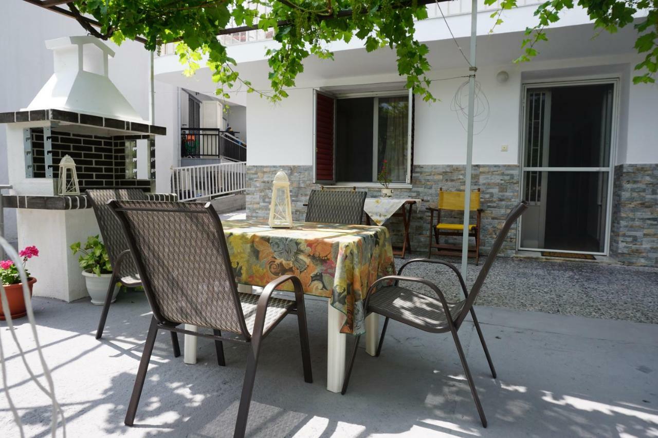 Anastasia' S Guest House เนโอสมาร์มาราส ภายนอก รูปภาพ