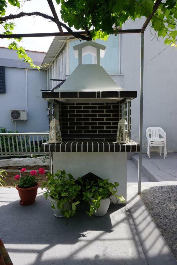 Anastasia' S Guest House เนโอสมาร์มาราส ภายนอก รูปภาพ