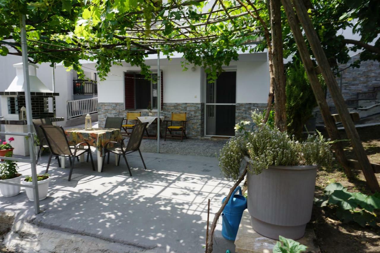 Anastasia' S Guest House เนโอสมาร์มาราส ภายนอก รูปภาพ